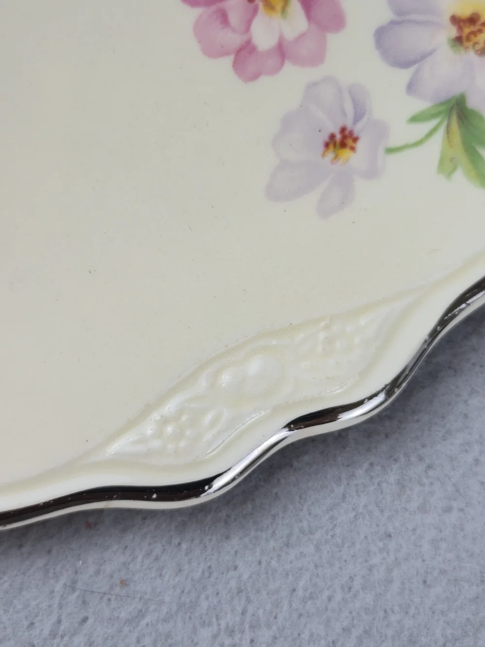 Please review all photos carefully for exact measurements and item condition. Fe